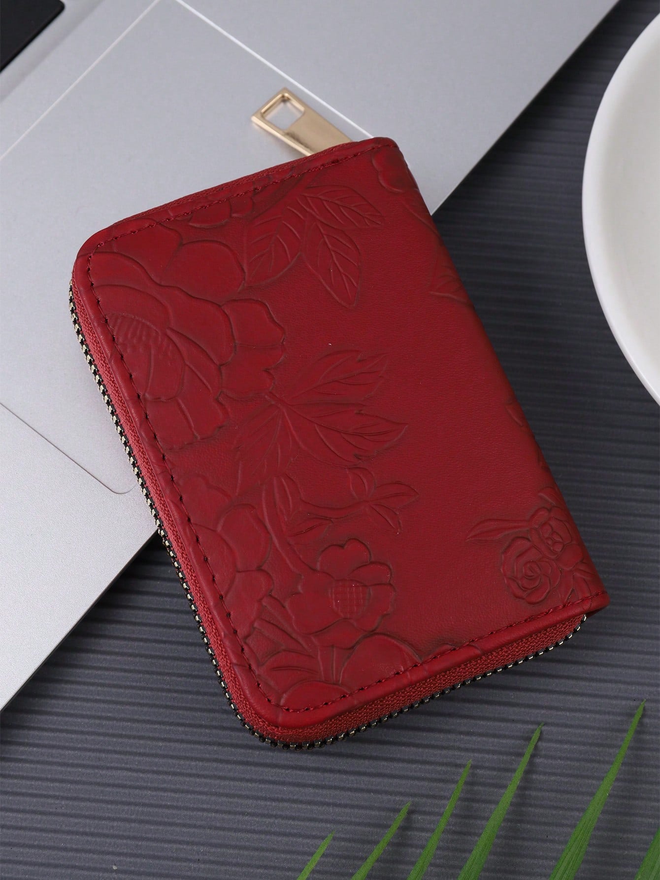 Fashion Short Wallet – Slim Multi-Card Holder - Red