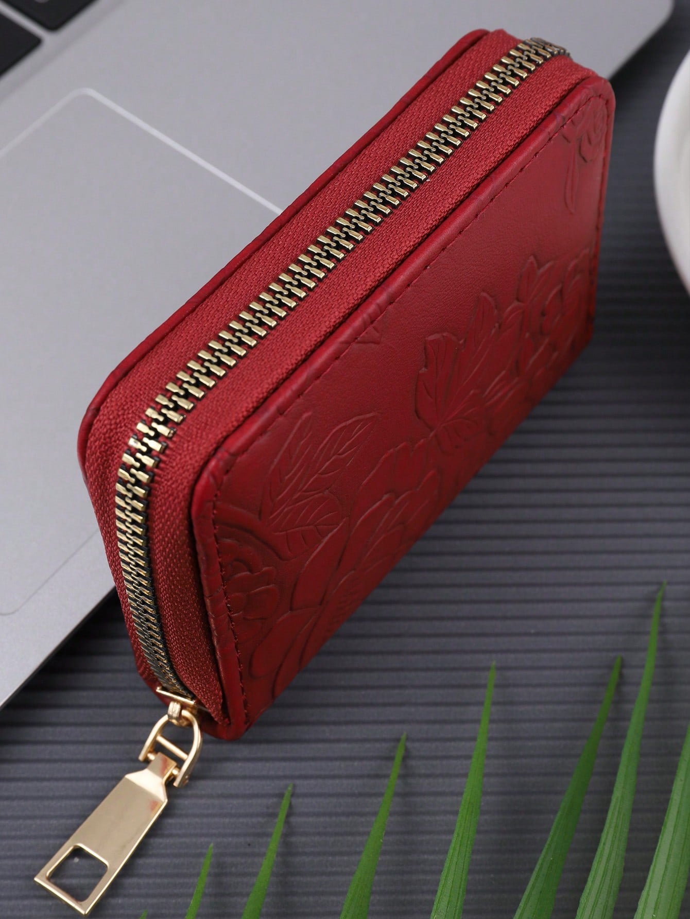 Fashion Short Wallet – Slim Multi-Card Holder - Red