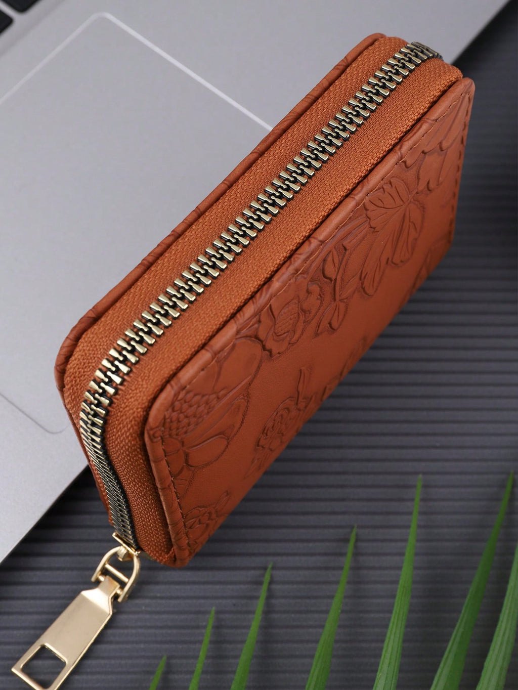 Fashion Short Wallet – Slim Multi-Card Holder - Brown