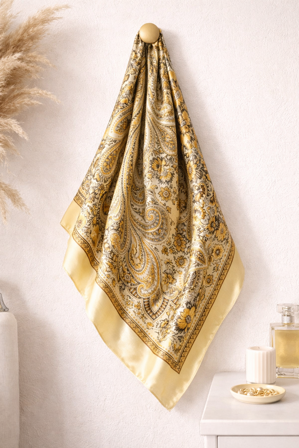 Vintage Paisley Satin Square Scarf – 90×90cm Elegant Headscarf (Beige)