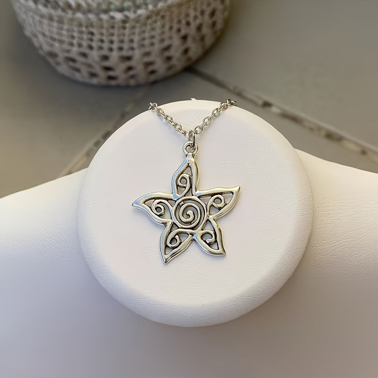 Minimalist Hollow Carved Floral Necklace – Lightweight Boho Jewellery for Daily Wear