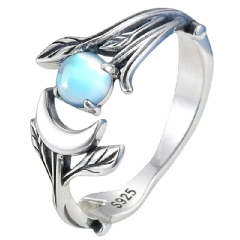 Vintage 925 sterling silver crescent moon ring with luminous moonstone